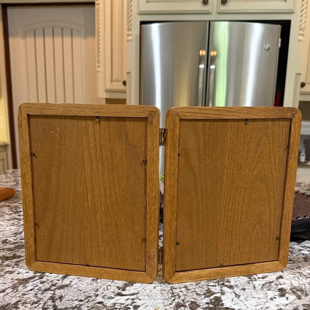 Oak Wood Double Picture Frame.   Holds two 8”x10” pictures. Excellent condition.